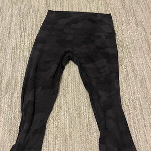 Lululemon Black Camo Leggings 25" size 2